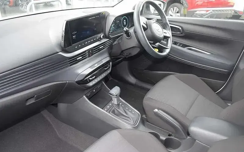 Used Hyundai i20 Premium 101 HP (74 kW) 2023 White Hatchback