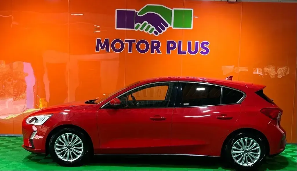 Used Ford Focus Titanium 125 HP (91 kW) 2018 Red Hatchback