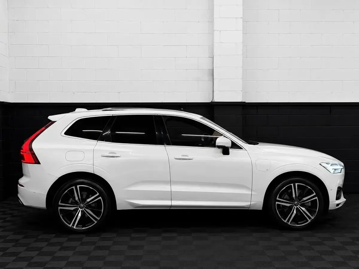 Used Volvo XC60 R-Design Pro 407 HP (299 kW) 2018 White SUV