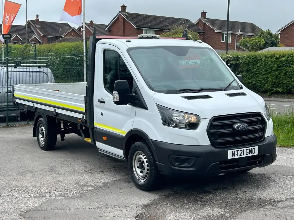 Begagnad Ford Transit S 130 HK (95 kW) 2021 Vit Cab