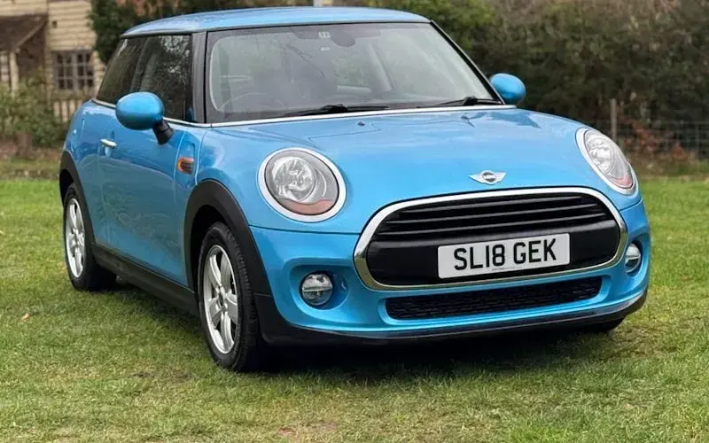 Begagnad Mini ONE Hatch 102 HK (75 kW) 2017 Blå Halvkombi