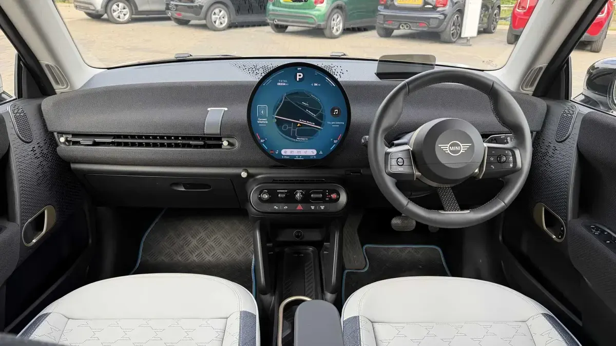 Used Mini Cooper SE Hatch 158 kW (215 HP) 2025 White Hatchback