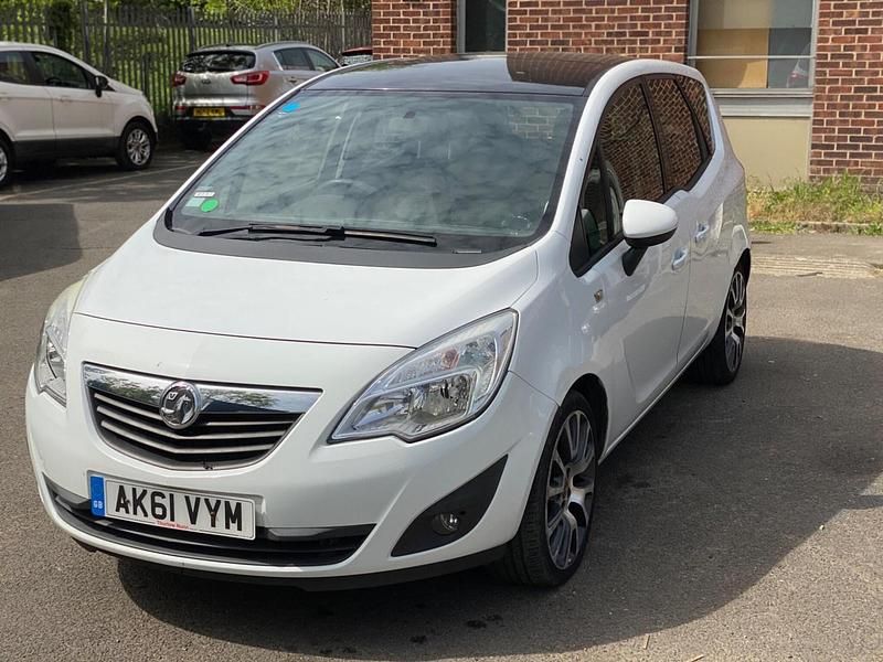 Second-hand Vauxhall Meriva Edition 2011 Alb Monovolum