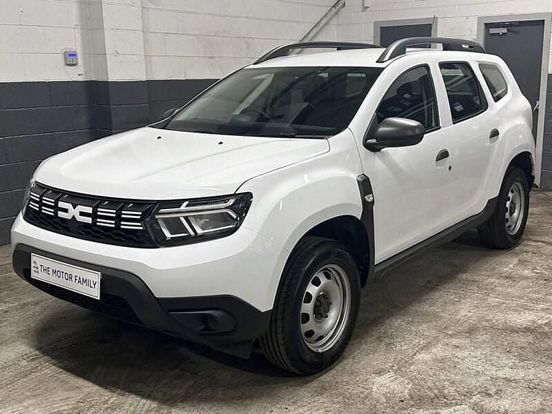 Used Dacia Duster Essentiel 90 HP (66 kW) 2023 White SUV