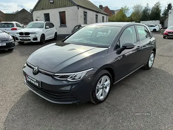 Usado VW Golf VIII Life 130 HP (95 kW) 2024 Cinzento Citadino