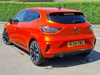 Used Renault Clio Techno 90 HP (66 kW) 2024 Orange Hatchback