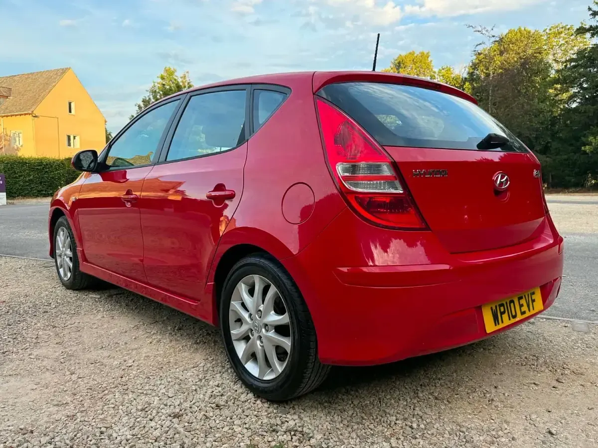 Used Hyundai i30 Comfort 124 HP (91 kW) 2010 Red Hatchback