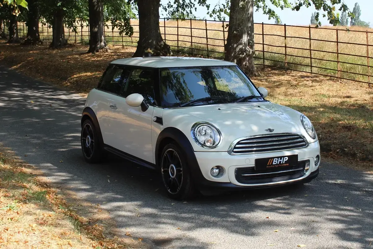 Used Mini Cooper Hatch 2013 White Hatchback
