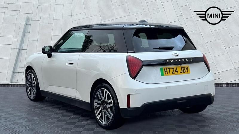 Used Mini Cooper SE Hatch 158 kW (215 HP) 2024 White Hatchback