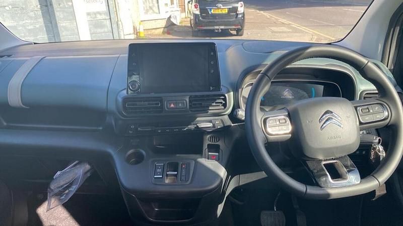 Used Citroën e-Berlingo XTR 98 kW (134 HP) 2023 Grey MPV