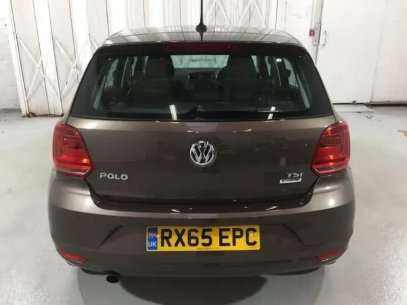 Usado VW Polo SE 90 HP (66 kW) 2015 Castanho Citadino