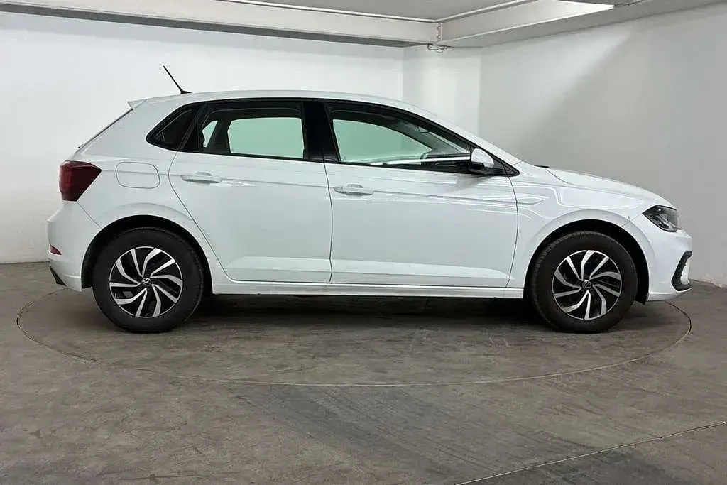 Used VW Polo Life 80 HP (58 kW) 2023 White Hatchback