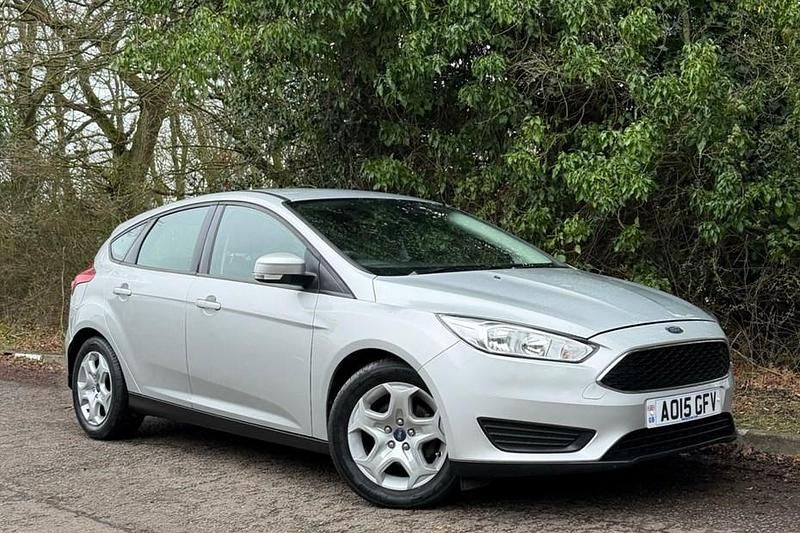 Used Ford Focus Style 120 HP (88 kW) 2015 Silver Hatchback