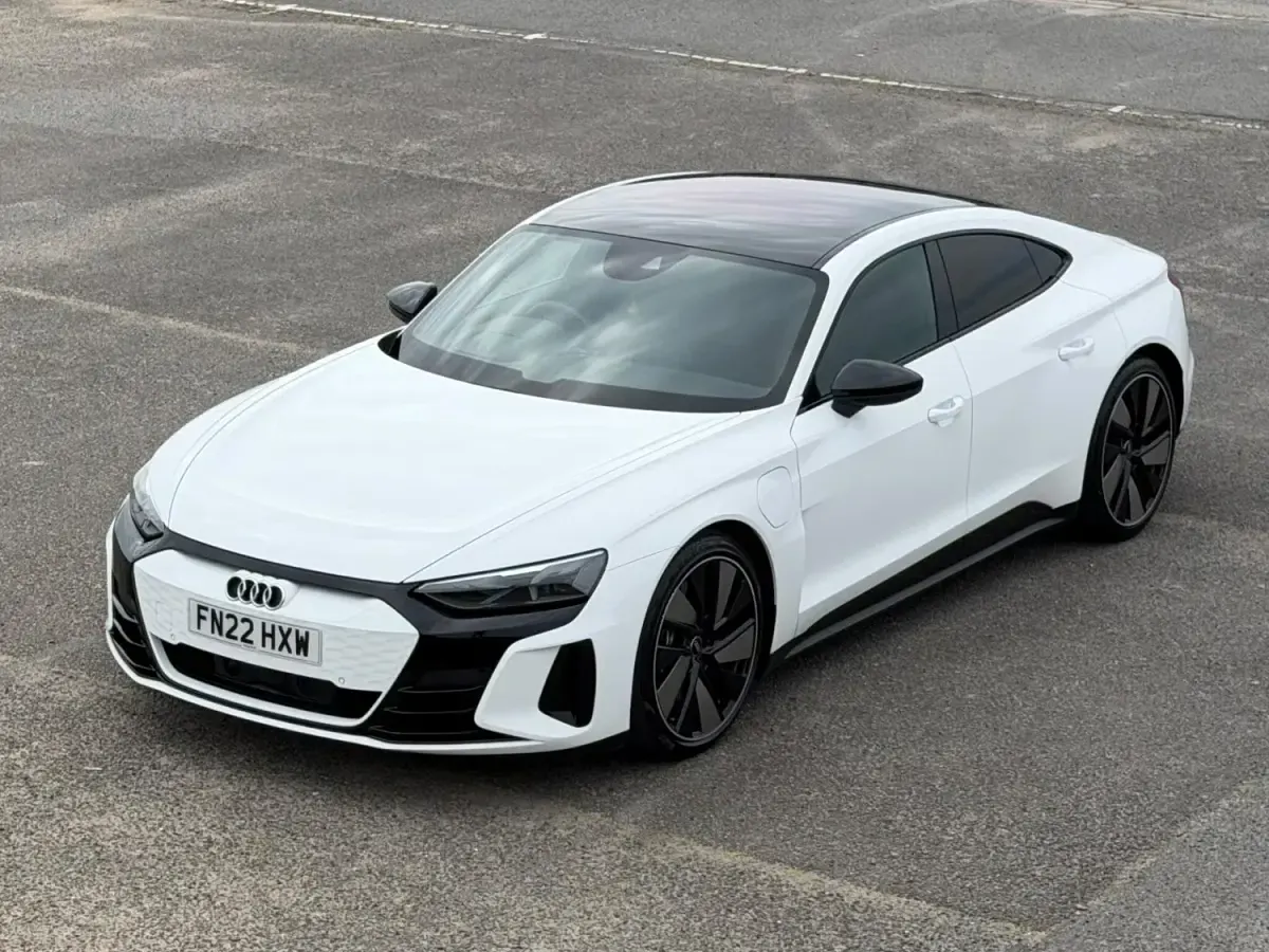 Begagnad Audi e-tron GT quattro Advanced 475 kW (646 HK) 2022 Vit Sedan