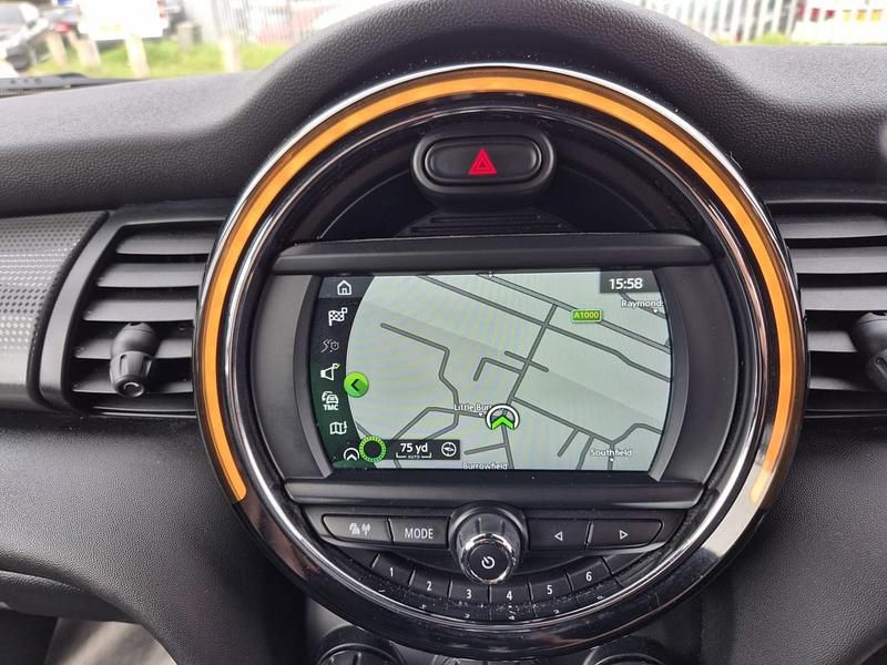 Używany Mini Cooper Hatch 136 KM (100 kW) 2018 Czarny Hatchback