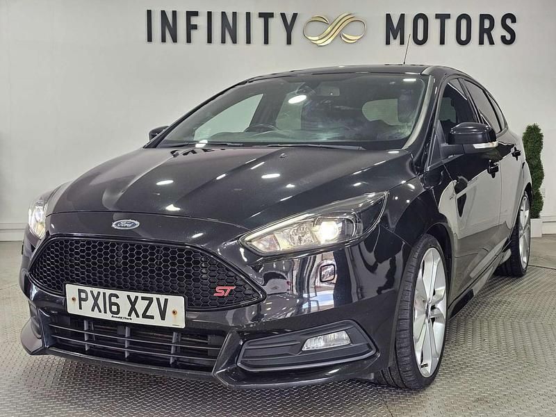 Usado Ford Focus ST 185 HP (136 kW) 2016 Preto Citadino