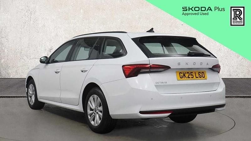 Used Skoda Octavia SE Technology 116 HP (85 kW) 2025 White Estate