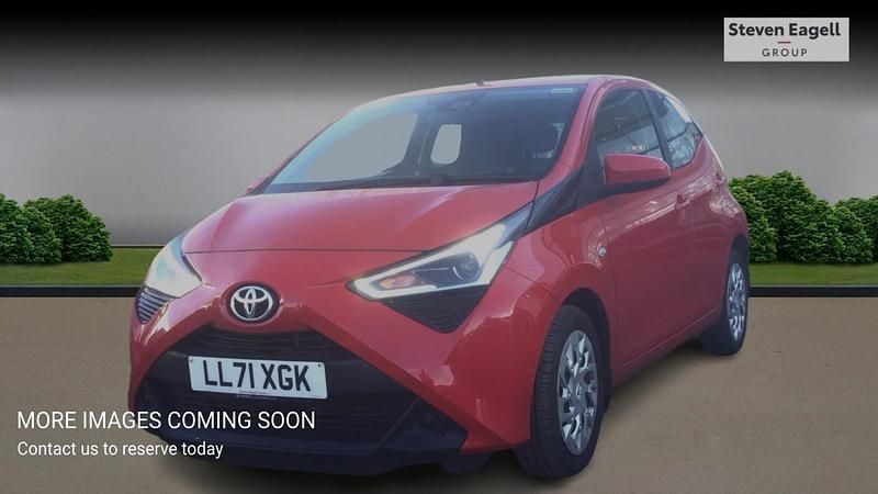Used Toyota Aygo X-play 71 HP (52 kW) 2022 Red Hatchback