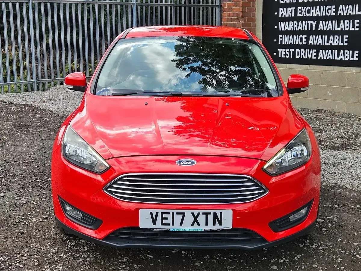 Used Ford Focus Zetec 123 HP (90 kW) 2017 Red Hatchback