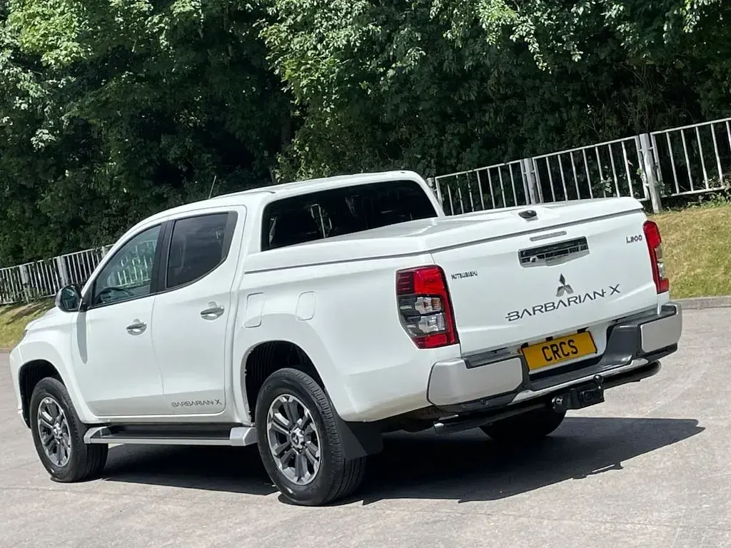 Used Mitsubishi L200 150 HP (110 kW) 2019 White Pickup