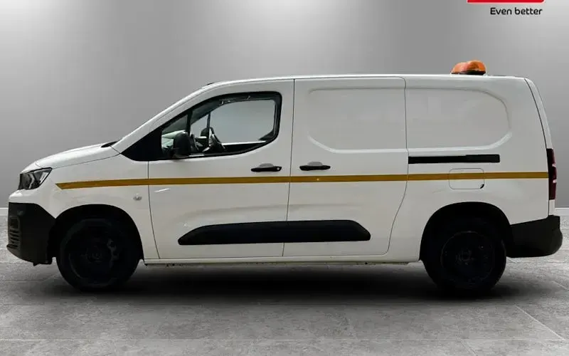 Used Peugeot Partner 102 HP (75 kW) 2021 White MPV