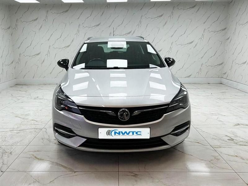Used Vauxhall Astra SRi 122 HP (89 kW) 2021 Silver Estate