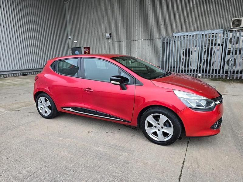 Used Renault Clio IV Dynamique 2016 Red Hatchback