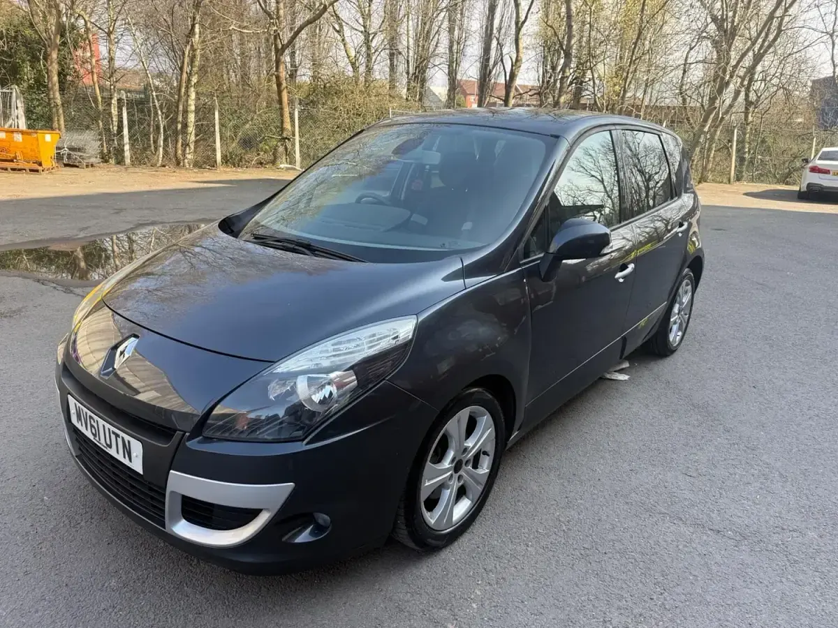 Used Renault Scénic Dynamique 2011 Grey MPV