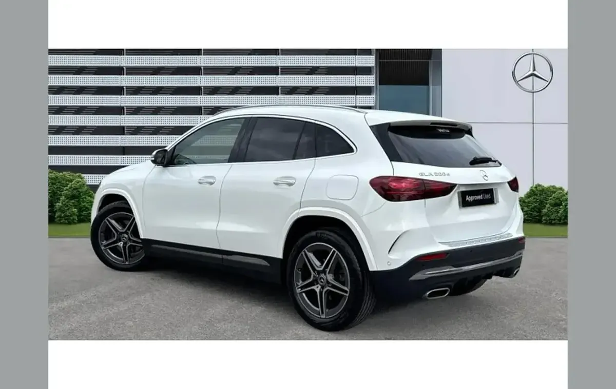 Begagnad Mercedes GLA200 Executive 150 HK (110 kW) 2024 Vit SUV