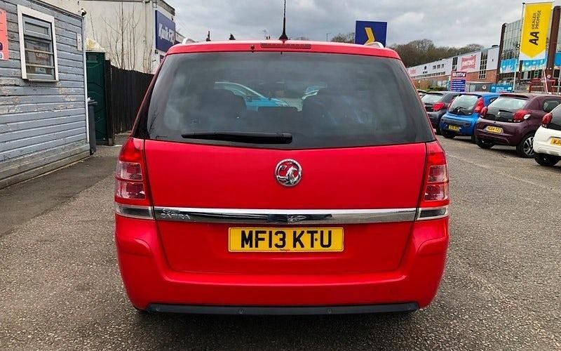 Used Vauxhall Zafira Design Edition 116 HP (85 kW) 2013 Red MPV