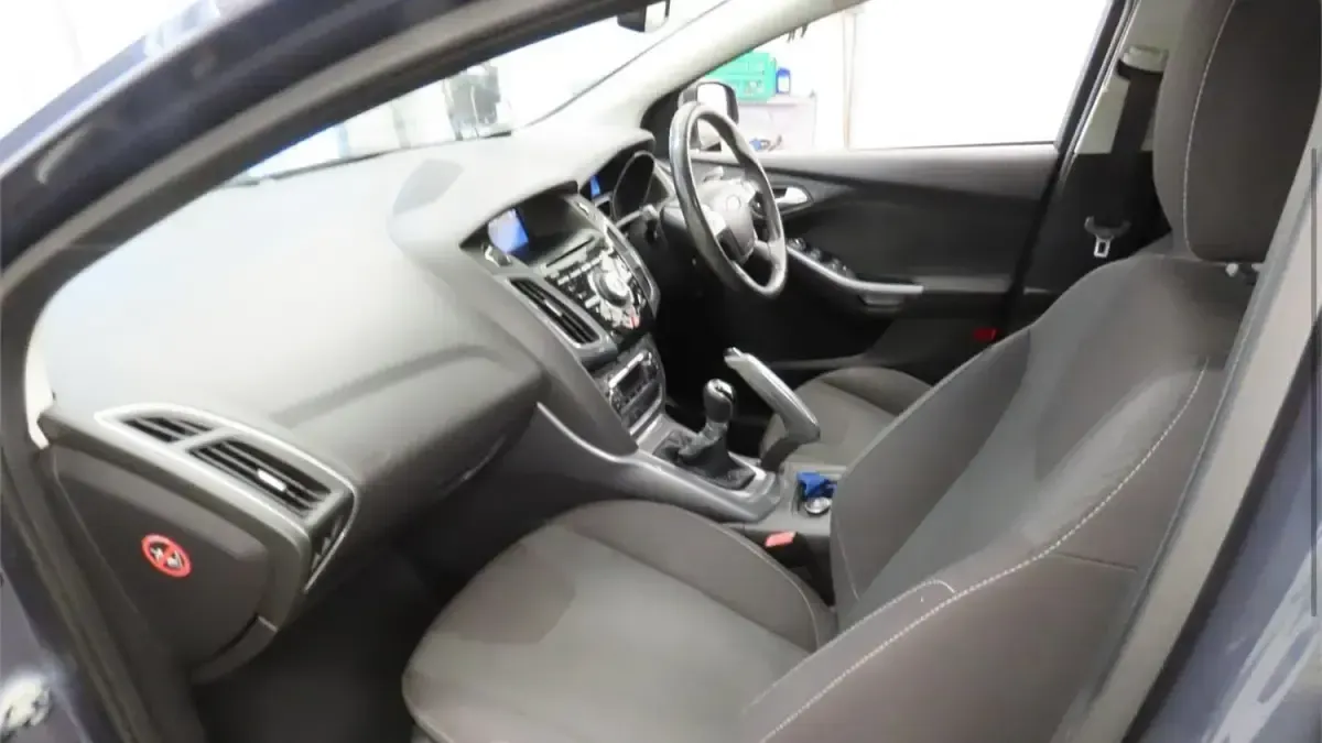 Used Ford Focus Titanium 125 HP (91 kW) 2012 Grey Hatchback