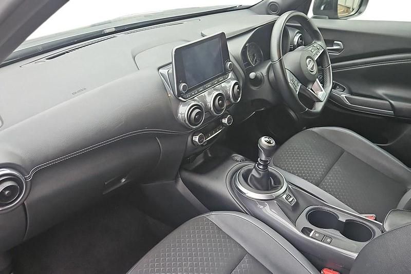 Used Nissan Juke N-Connecta 114 HP (83 kW) 2024 Grey SUV