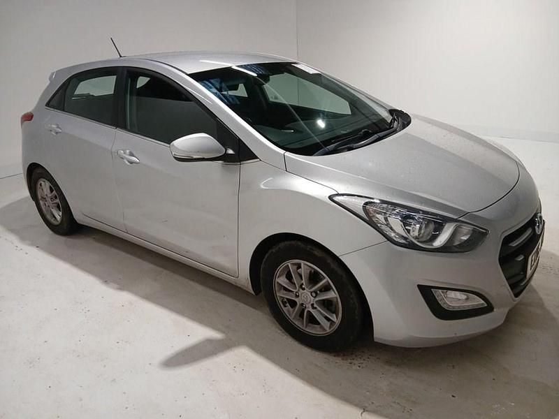 Used Hyundai i30 SE 110 HP (80 kW) 2016 Silver Hatchback