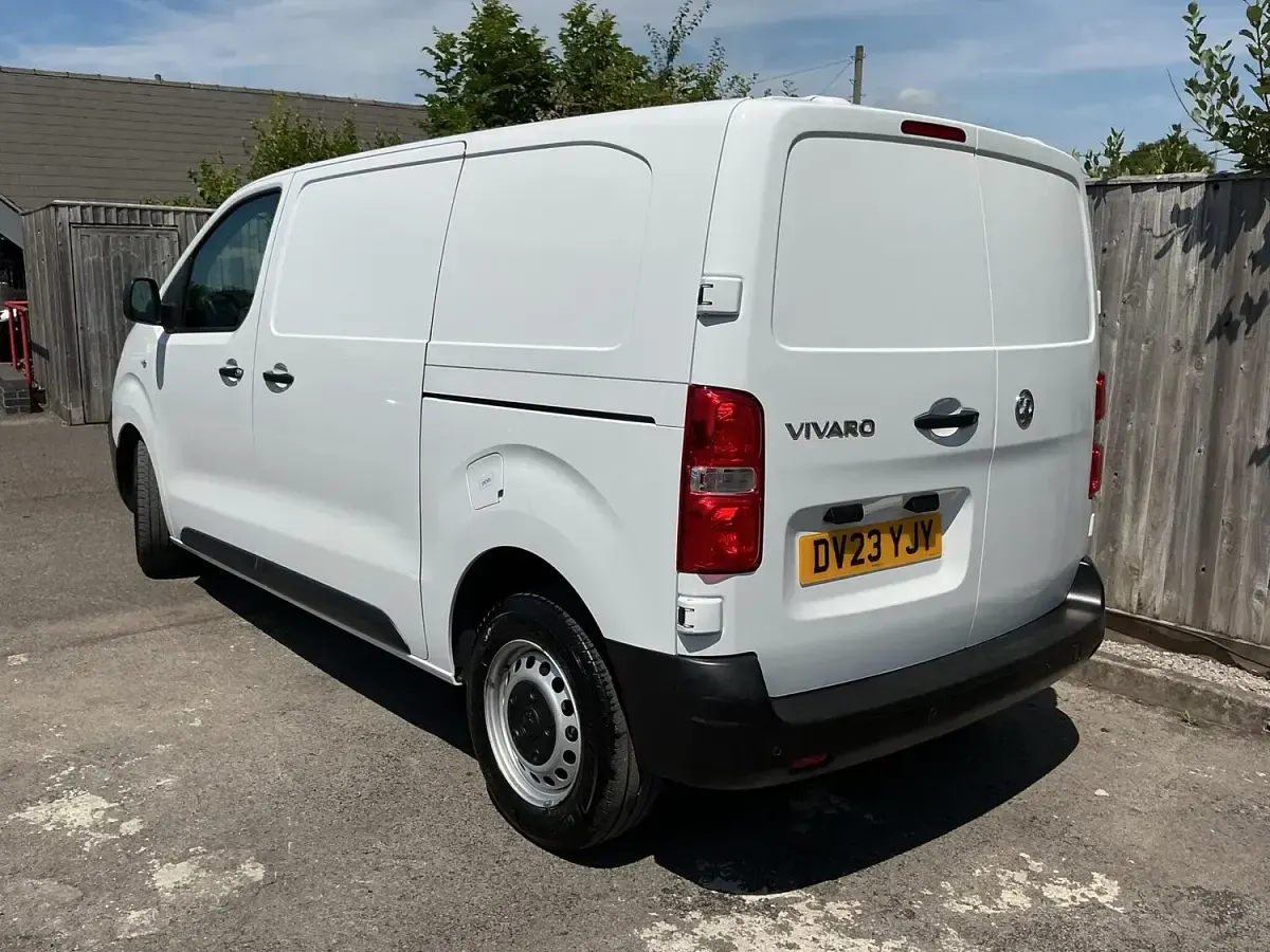 Used Vauxhall Vivaro S 100 HP (73 kW) 2023 White MPV