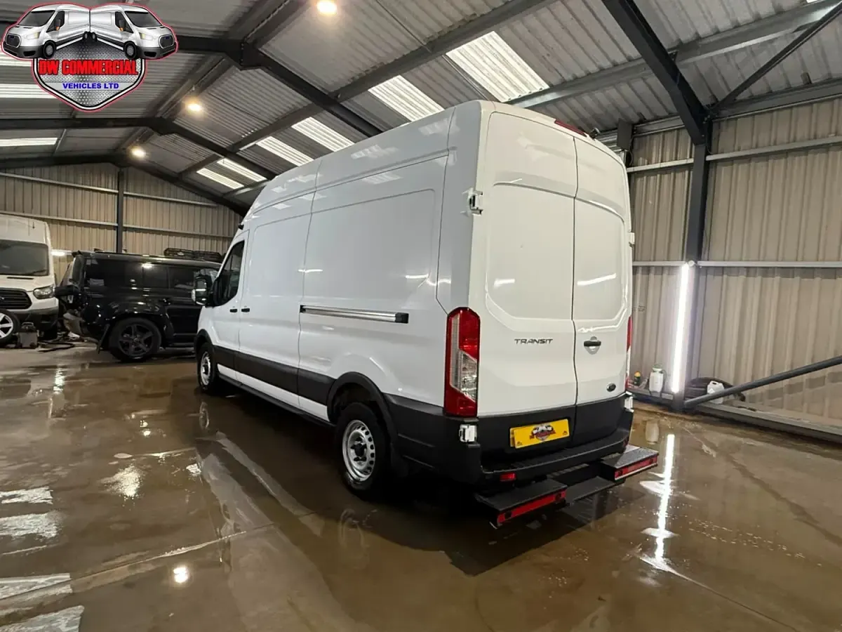 Used Ford Transit 130 HP (95 kW) 2022 White Van