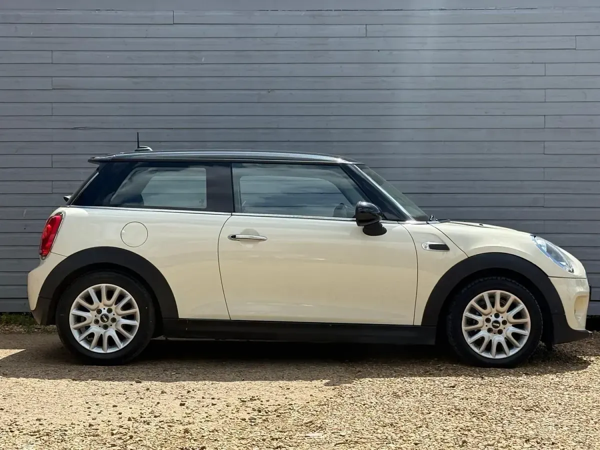 Used Mini Cooper D Hatch 2014 White Hatchback