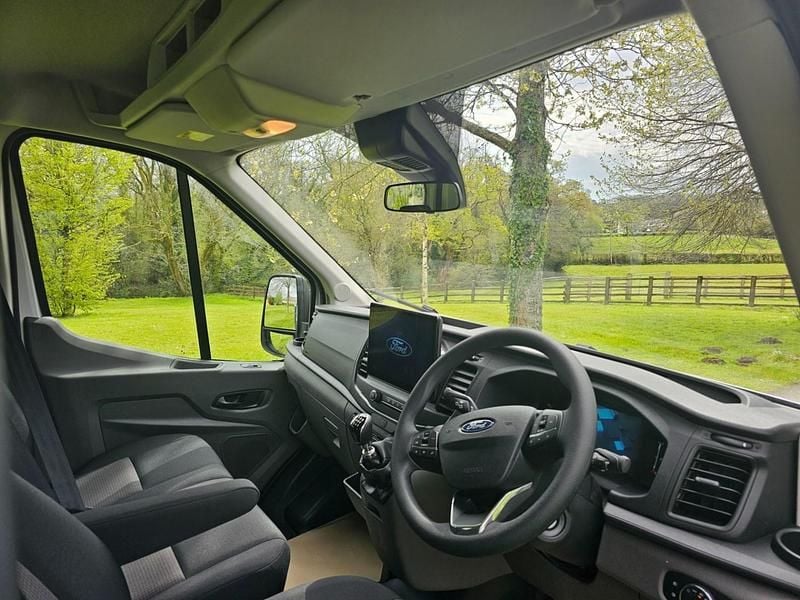 Nouă Ford Transit 130 CP (95 kW) 2026 Alb
