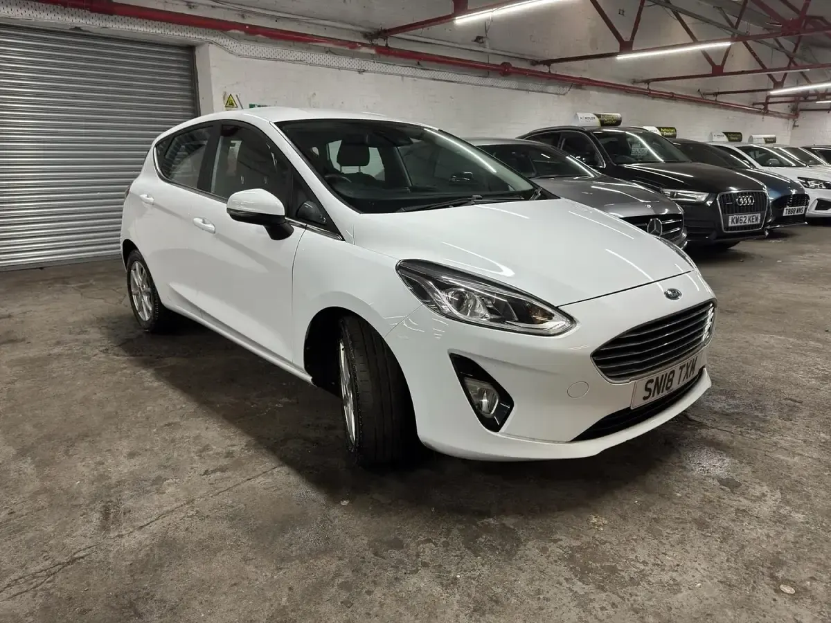 Used Ford Fiesta Zetec 100 HP (73 kW) 2018 White Hatchback