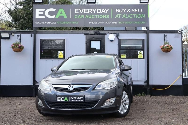 Used Vauxhall Astra 115 HP (84 kW) 2012 Grey Hatchback