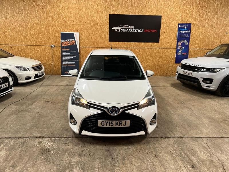 Used Toyota Yaris Hybrid 2015 White Hatchback