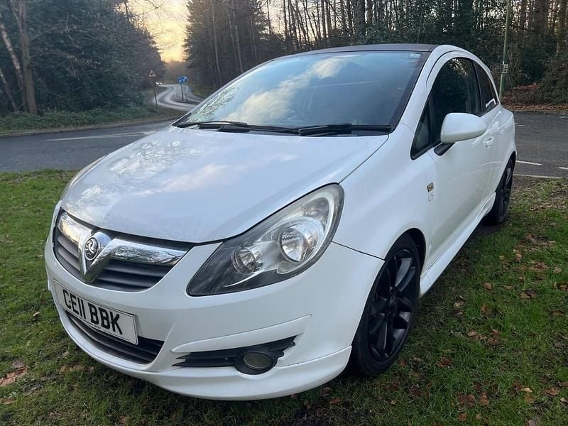Used Vauxhall Corsa Edition 85 HP (62 kW) 2011 White Hatchback