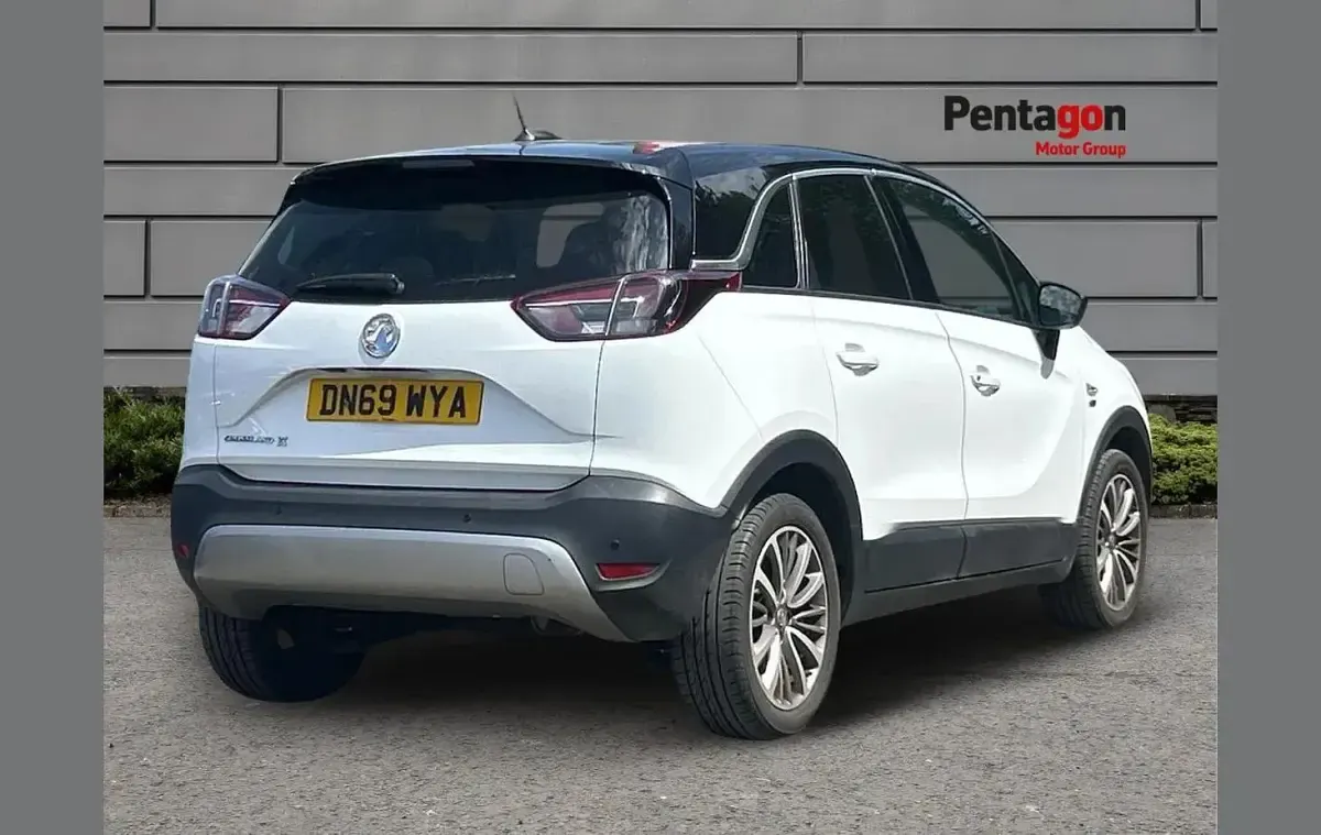 Used Vauxhall Crossland X 108 HP (79 kW) 2020 White SUV
