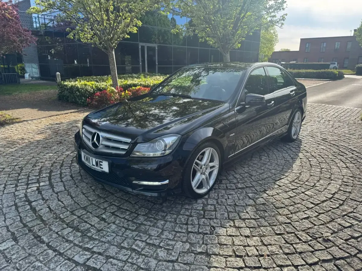 Używany Mercedes C220 2011 Czarny Sedan/Limuzyna