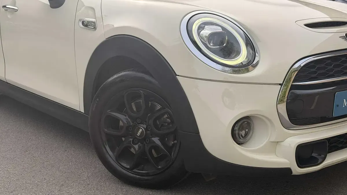 Używany Mini Cooper S Classic 192 KM (141 kW) 2019 Biały Hatchback
