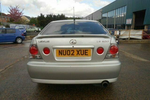 Used Lexus IS300 211 HP (155 kW) 2002 Sedan
