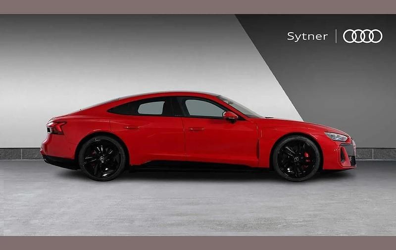 Second-hand Audi e-tron GT quattro Comfort 434 kW (591 CP) 2025 Roșu Berlinǎ