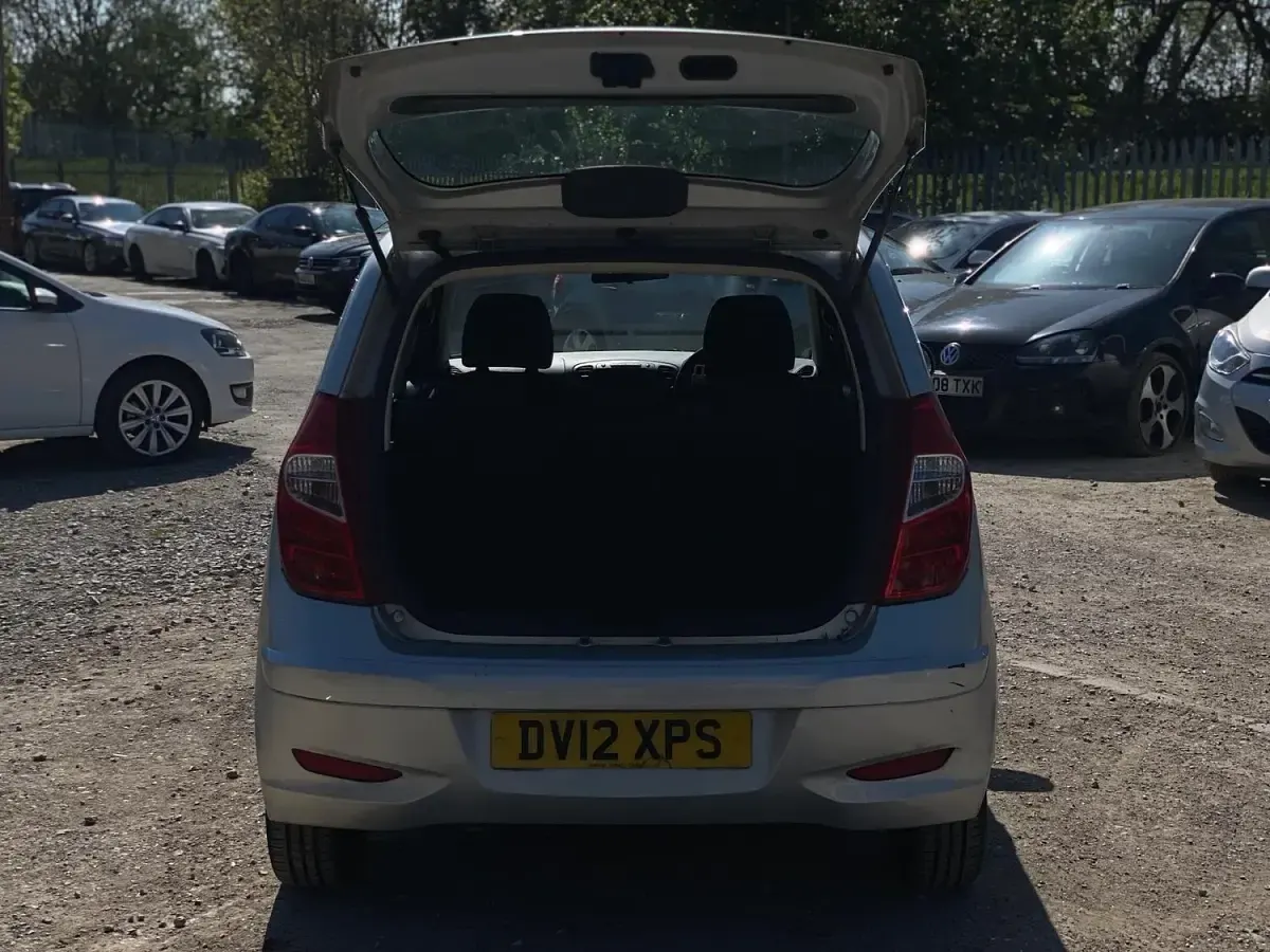 Used Hyundai i10 Active 86 HP (63 kW) 2012 Silver Hatchback