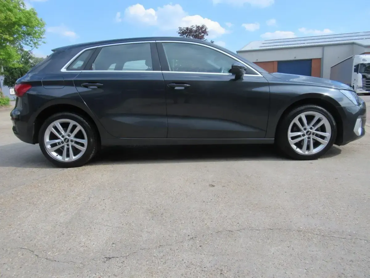Second-hand Audi A3 Sportback Sport 110 CP (80 kW) 2022 Gri Hatchback