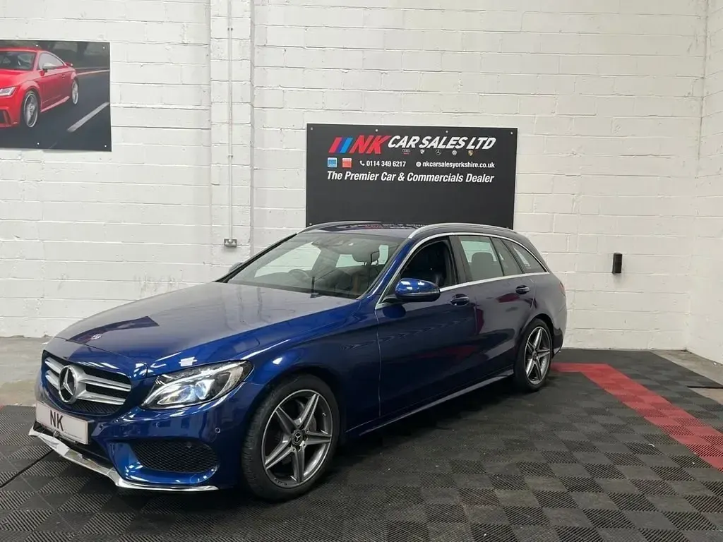 Begagnad Mercedes C220 AMG line 2018 Blå Kombi