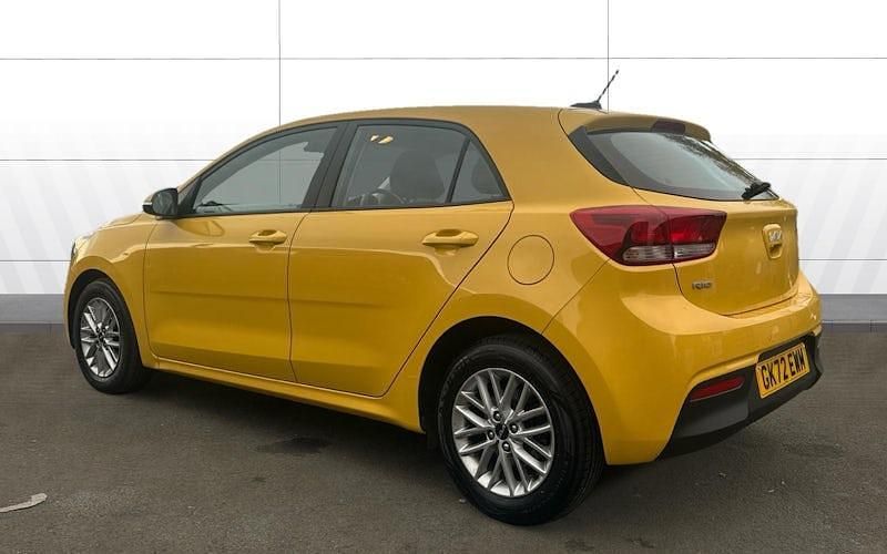 Used Kia Rio 101 HP (74 kW) 2022 Yellow Hatchback